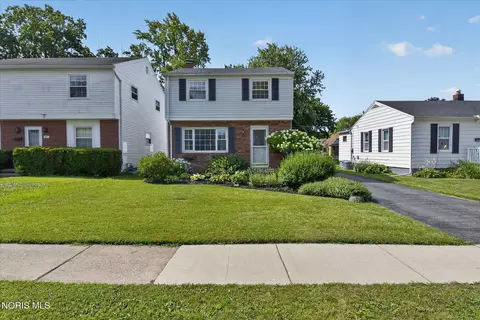 Exterior - 2811 Castleton Ave, Toledo, OH 43613 photo 3 of 10
