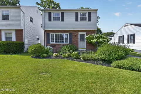 Exterior - 2811 Castleton Ave, Toledo, OH 43613 photo 4 of 10
