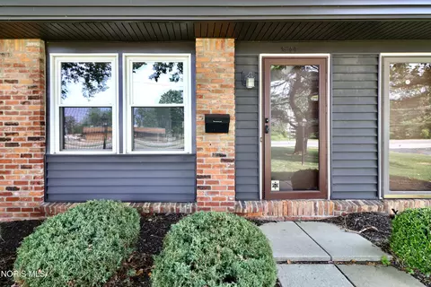 6044 N Summit St # 1B, Toledo, OH 43611