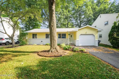 4132 Oakcrest Rd, Toledo, OH 43623