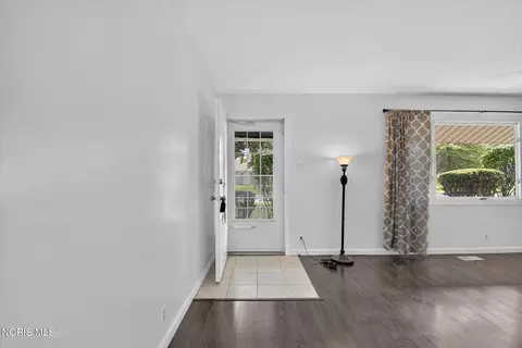 103 Independence Rd, Toledo, OH 43607 photo 9
