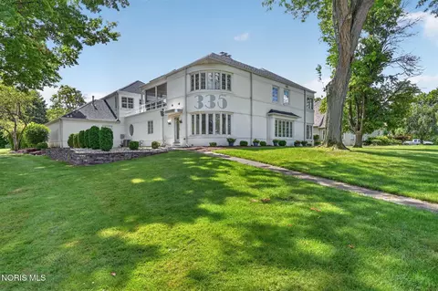 335 Riverside Dr, Rossford, OH 43460