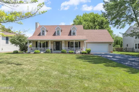 136 Rutledge Dr, Waterville, OH 43566