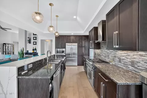 Kitchen - 5757 Waterville-monclova Rd, Waterville, OH 43566 photo 2 of 3