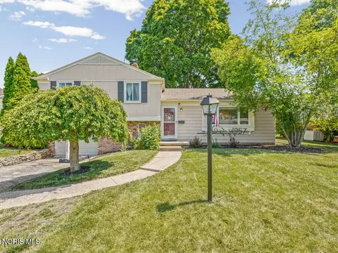 1957 Heatherlawn Dr, Toledo, OH 43614
