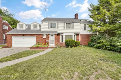 2920 Pemberton Dr, Toledo, OH 43606