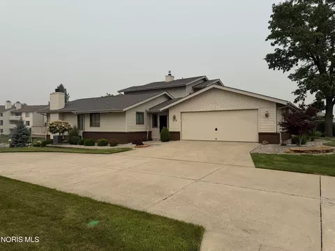 772 Deerwood Dr, Defiance, OH 43512