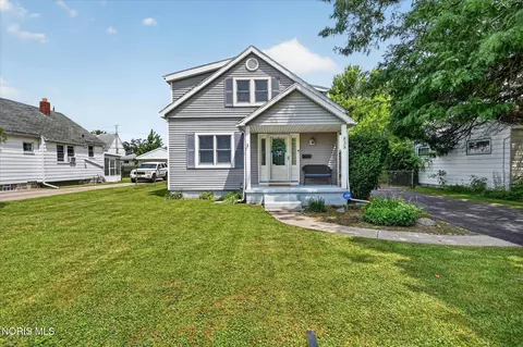 838 Custer Dr, Toledo, OH 43612
