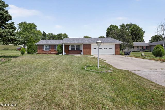 200 Jeanette Dr, Fostoria, OH 44830