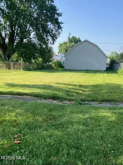 287 W 4th St, Fostoria, OH 44830