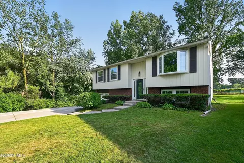 Exterior - 3825 Whitegate Dr, Toledo, OH 43607 photo 2 of 5