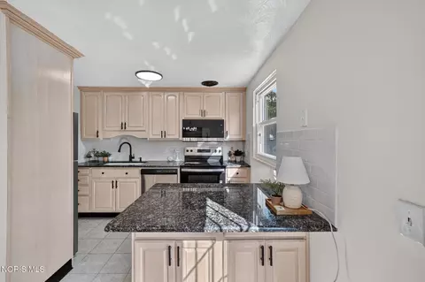 Kitchen - 3825 Whitegate Dr, Toledo, OH 43607 photo 1 of 4
