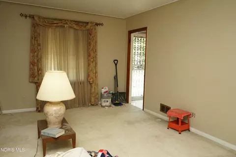Living - 814 Cuthbert Rd, Toledo, OH 43607 photo 2 of 3