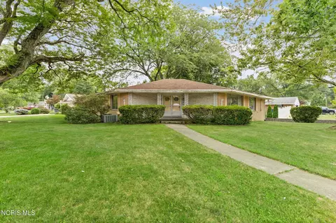 3739 S Beverly Hills Dr, Toledo, OH 43614