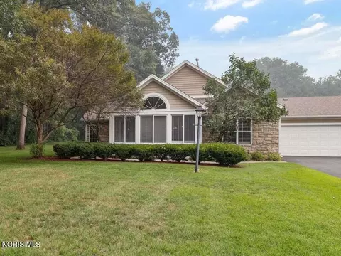 2358 Whispering Pines Dr, Toledo, OH 43617