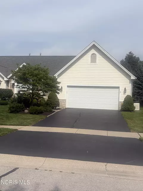 4854 Marble Cliff Blvd, Sylvania, OH 43560