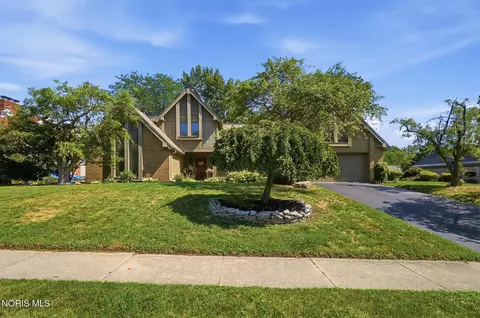 6122 Henthorne Dr, Maumee, OH 43537