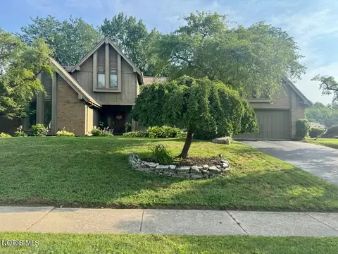 6122 Henthorne Dr, Maumee, OH 43537