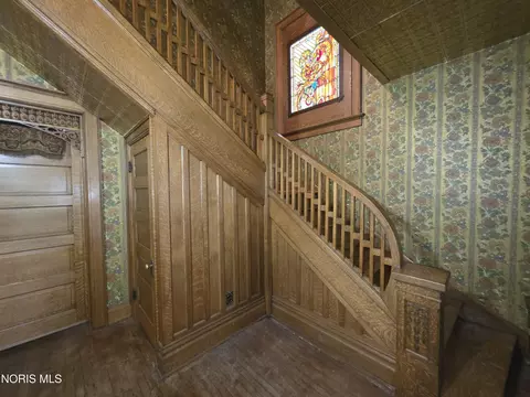 Entry Way - 841 E 3rd St, Ottawa, OH 45875 photo 4 of 10