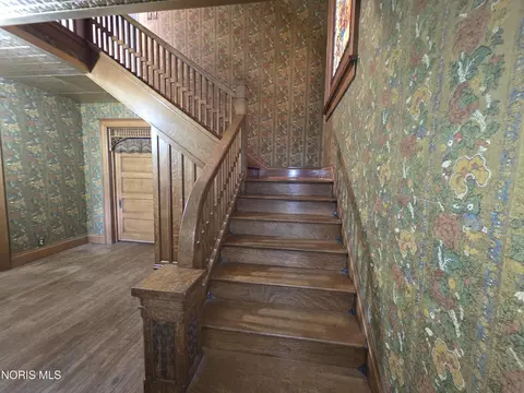 Entry Way - 841 E 3rd St, Ottawa, OH 45875 photo 6 of 10