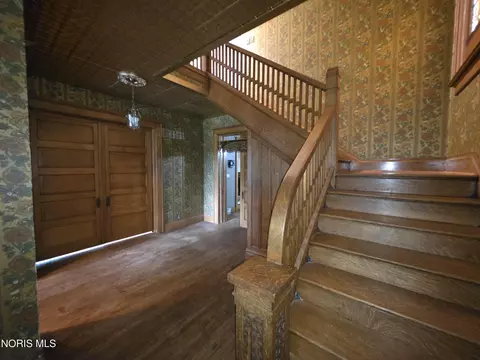 Entry Way - 841 E 3rd St, Ottawa, OH 45875 photo 2 of 10