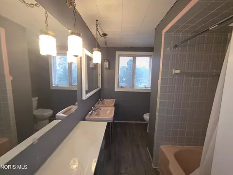 Bath - 841 E 3rd St, Ottawa, OH 45875 photo 4 of 4