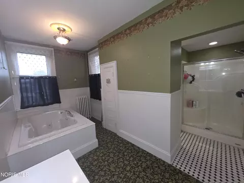 Bath - 841 E 3rd St, Ottawa, OH 45875 photo 2 of 4