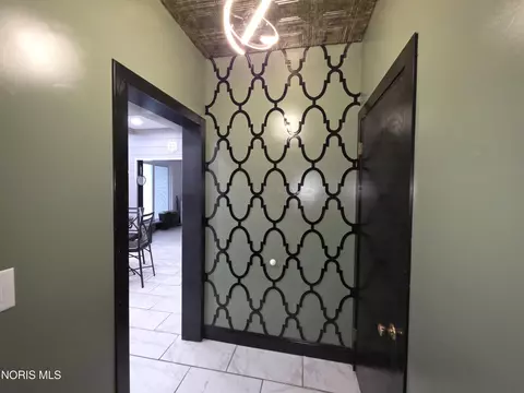 Entry Way - 841 E 3rd St, Ottawa, OH 45875 photo 8 of 10