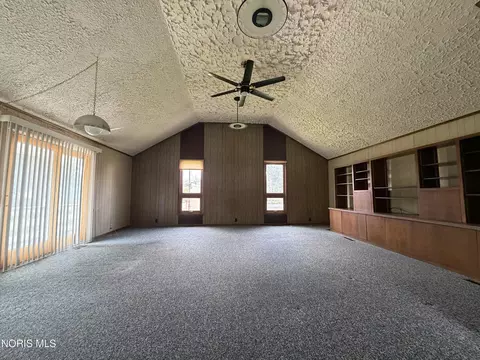 Living - 814 Beech Ave, Findlay, OH 45840 photo 4 of 7