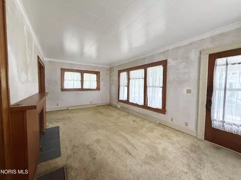 Living - 814 Beech Ave, Findlay, OH 45840 photo 1 of 7