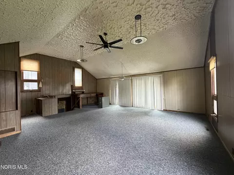Living - 814 Beech Ave, Findlay, OH 45840 photo 5 of 7