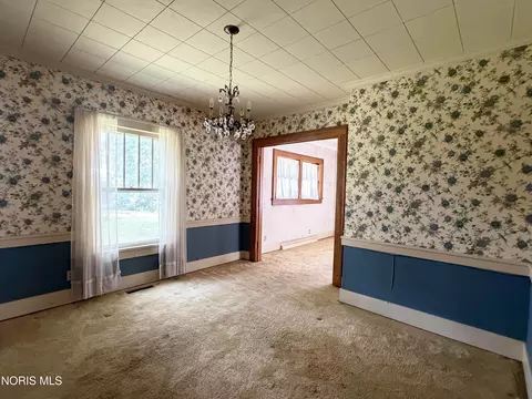 Dining - 814 Beech Ave, Findlay, OH 45840 photo 2 of 2