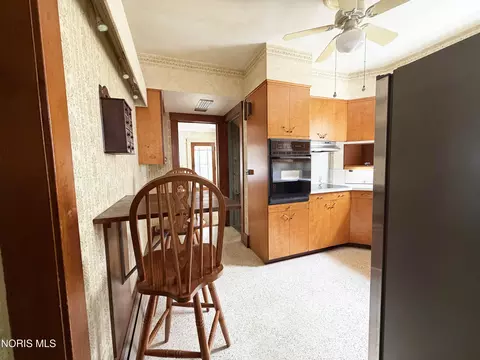 Kitchen - 814 Beech Ave, Findlay, OH 45840 photo 2 of 2