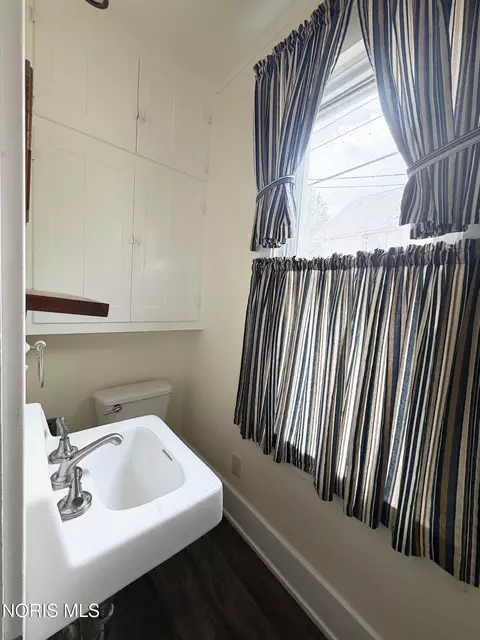 Bath - 814 Beech Ave, Findlay, OH 45840 photo 1 of 1