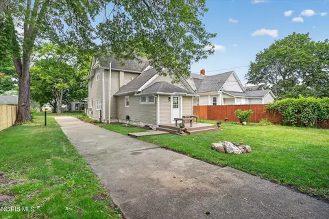Exterior - 306 Monroe St, Delta, OH 43515 photo 6 of 11