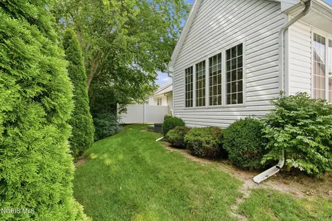 Exterior - 2183 Bluestone Dr, Findlay, OH 45840 photo 7 of 7