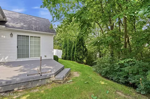 Exterior - 2183 Bluestone Dr, Findlay, OH 45840 photo 5 of 7