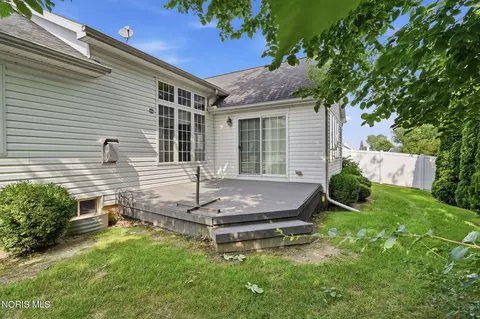 Exterior - 2183 Bluestone Dr, Findlay, OH 45840 photo 6 of 7
