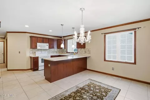 Kitchen - 2183 Bluestone Dr, Findlay, OH 45840 photo 6 of 6