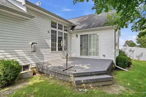 Exterior - 2183 Bluestone Dr, Findlay, OH 45840 photo 4 of 7