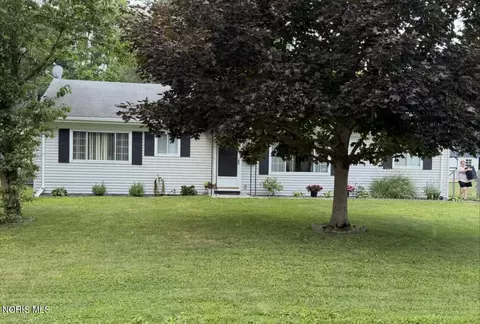 107 Allen Dr, Swanton, OH 43558