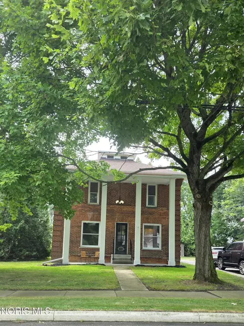 320 E Maple St, Liberty Center, OH 43532