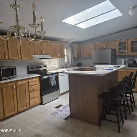Kitchen - 4547 County Road 15-75 County Road 15-75, Bryan, OH 43506 photo 3 of 3