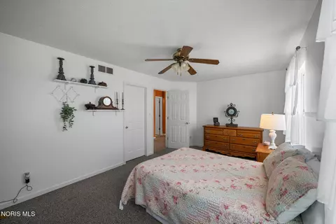 Bedroom - 3713 Holcomb Rd, Bradner, OH 43406 photo 6 of 6
