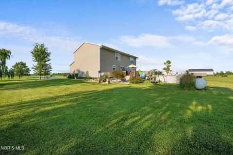Exterior - 3713 Holcomb Rd, Bradner, OH 43406 photo 7 of 10