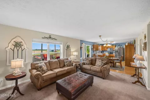 Living - 3713 Holcomb Rd, Bradner, OH 43406 photo 3 of 5