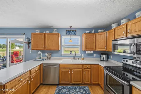 Kitchen - 3713 Holcomb Rd, Bradner, OH 43406 photo 2 of 3