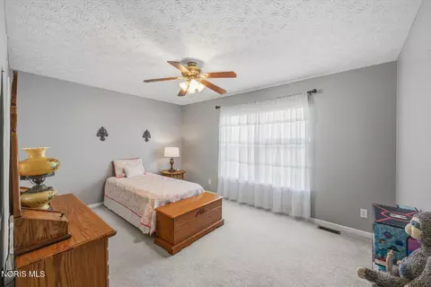 Bedroom - 3713 Holcomb Rd, Bradner, OH 43406 photo 3 of 6