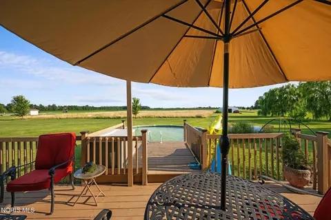 Exterior - 3713 Holcomb Rd, Bradner, OH 43406 photo 5 of 10