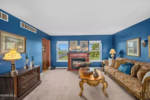 Living - 3713 Holcomb Rd, Bradner, OH 43406 photo 2 of 5